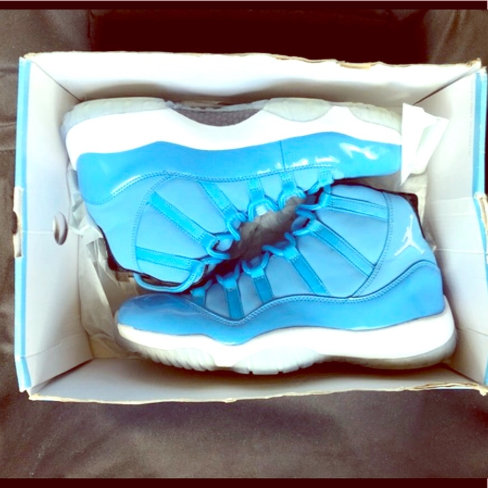 Jordan retro 11 light baby blues